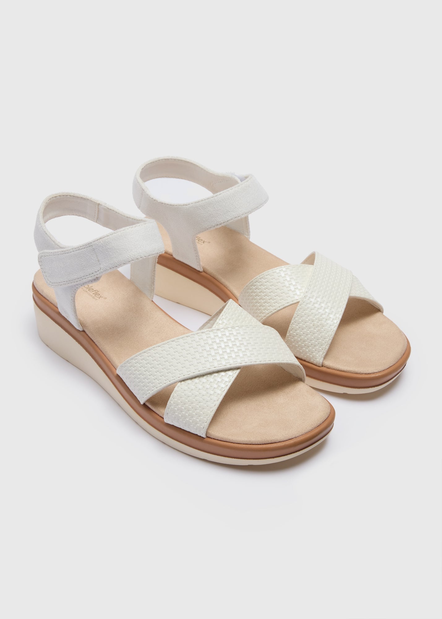 Buy Embossed Wedged Sandals-White-6 Online in Saudi Arabia bfab