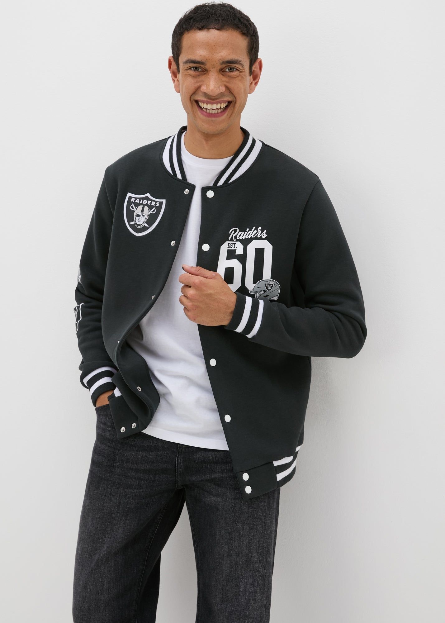 Las Vegas Raiders NFL Black Windbreaker Anorak Jacket – New